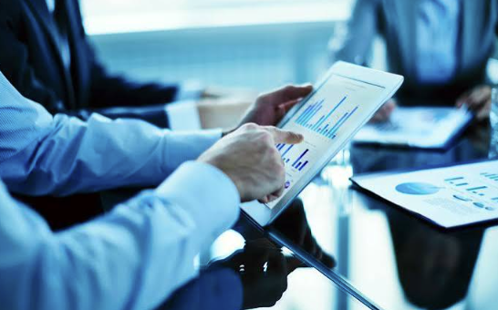 Digital Adoption vs Traditional Training